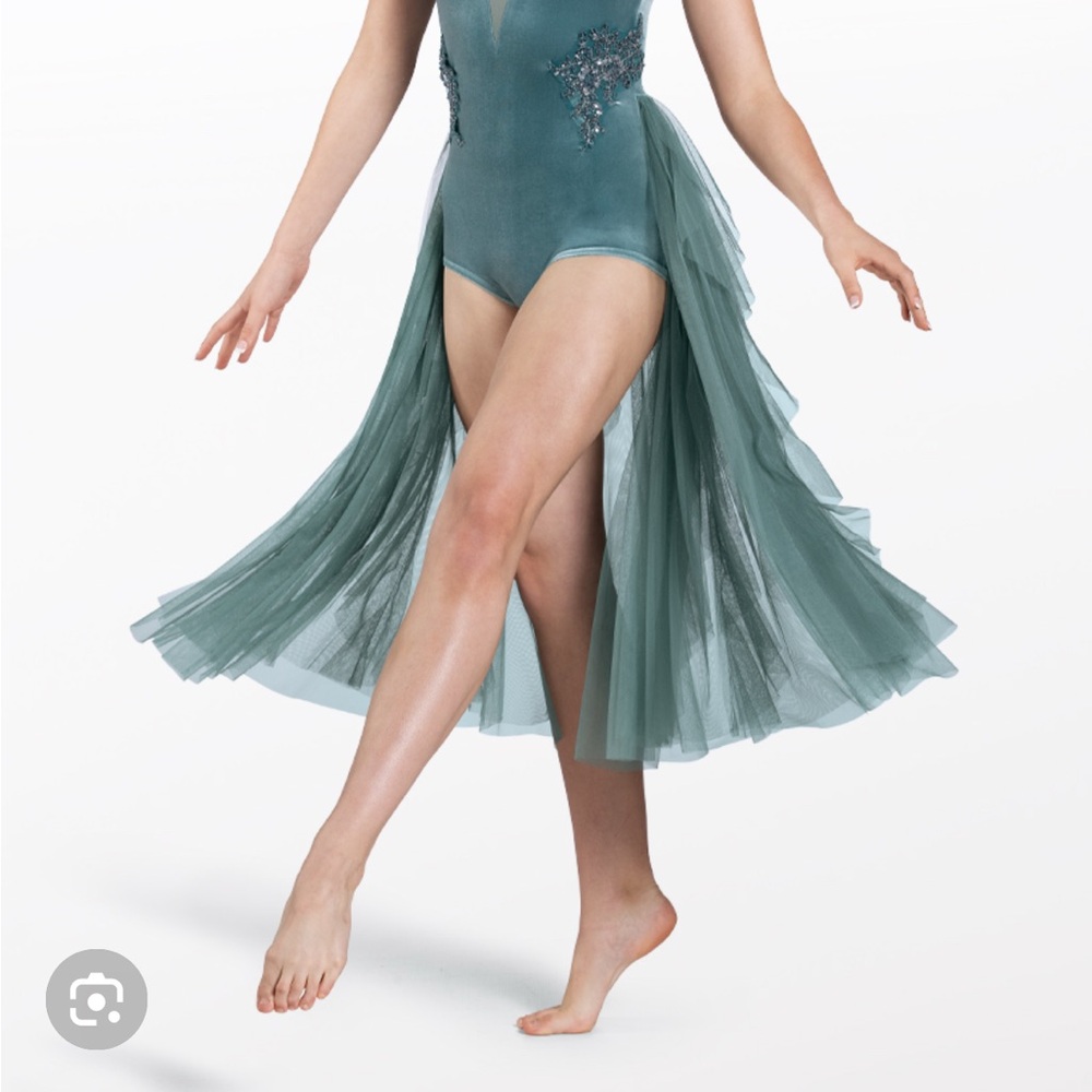Elegant Teal Dance Costume with Tulle Skirt